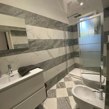 Sonnino House Apartman *